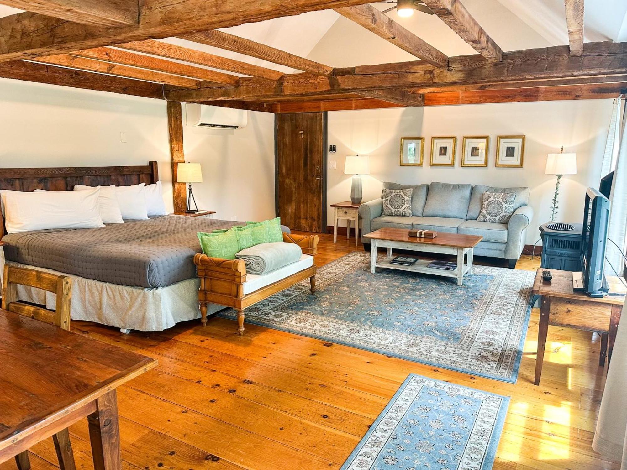 The Black Walnut Inn Amherst Extérieur photo