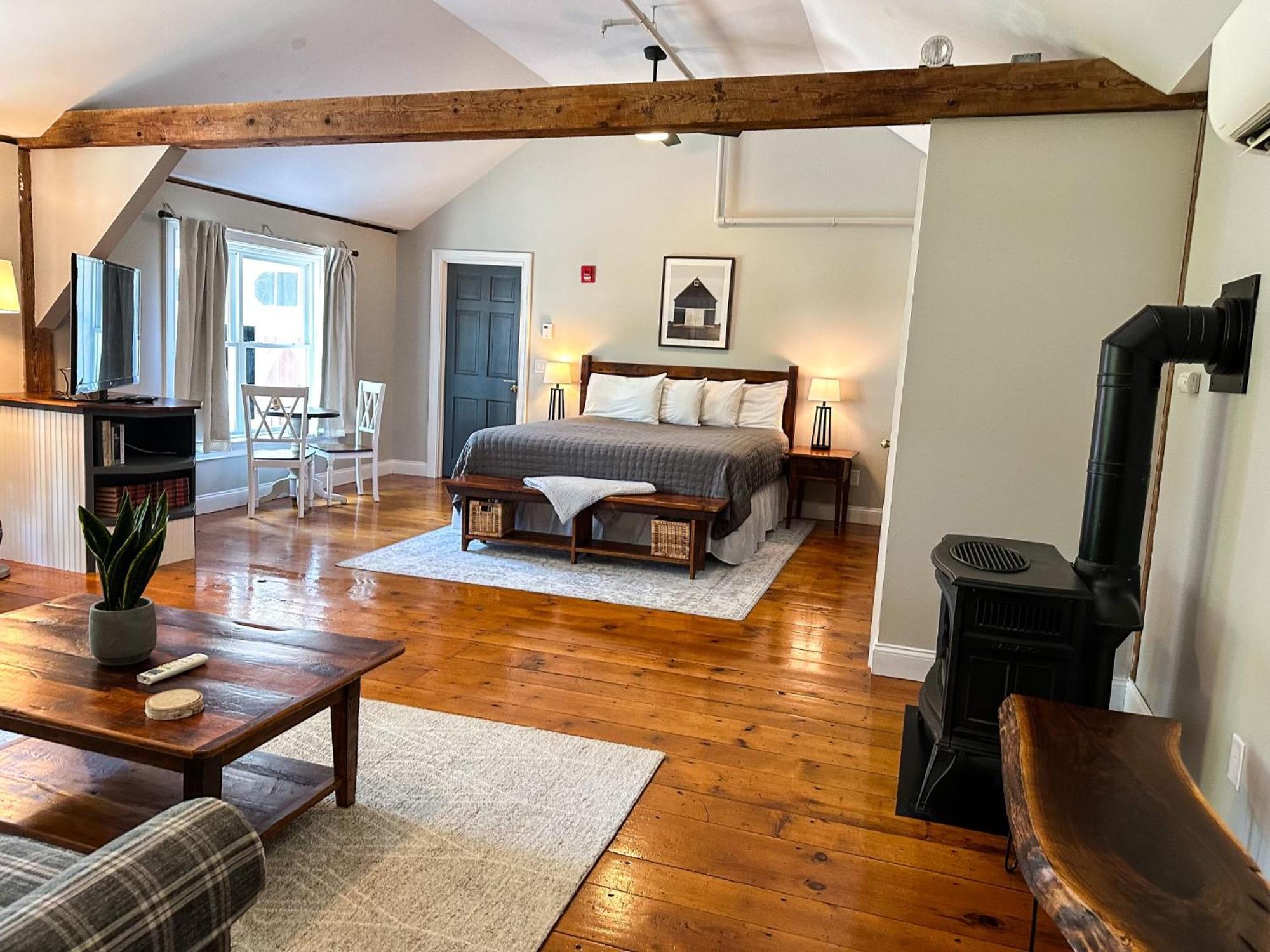 The Black Walnut Inn Amherst Extérieur photo
