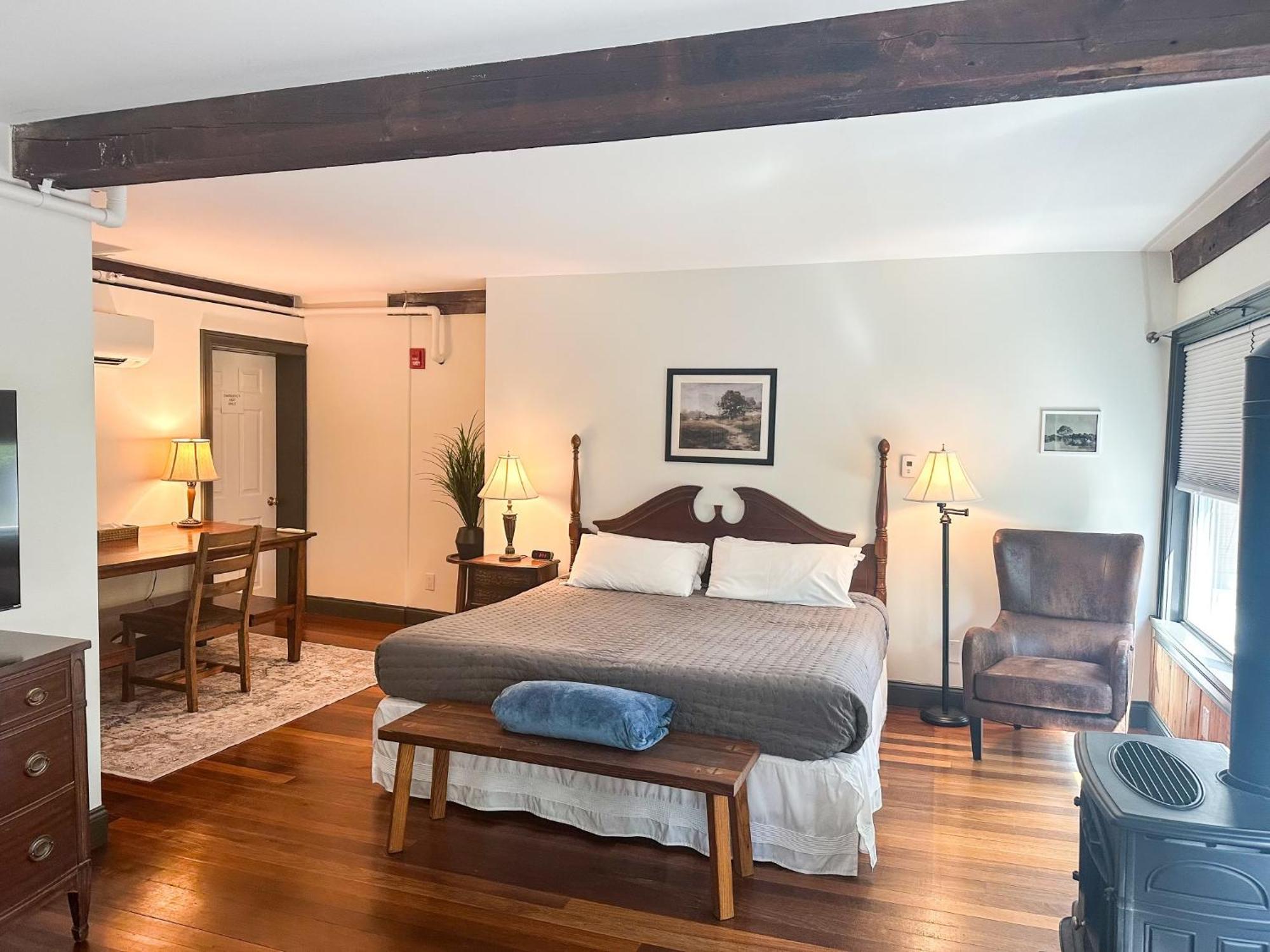 The Black Walnut Inn Amherst Extérieur photo