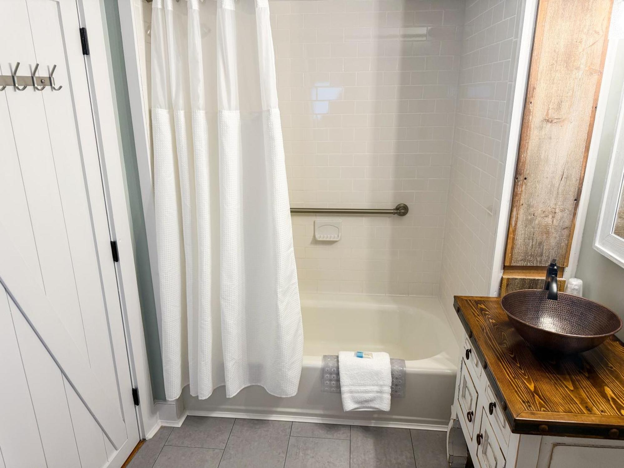 The Black Walnut Inn Amherst Extérieur photo