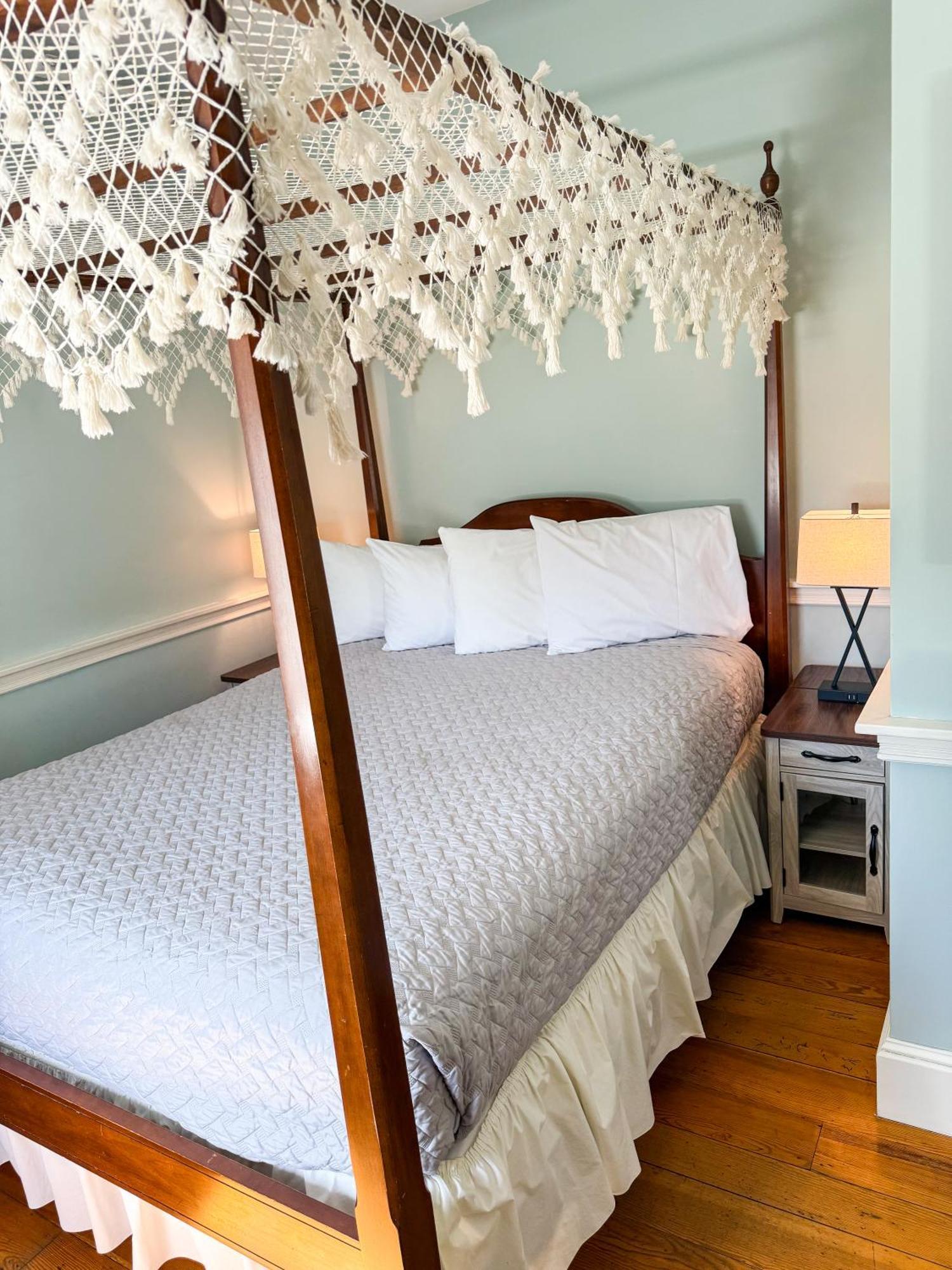 The Black Walnut Inn Amherst Extérieur photo