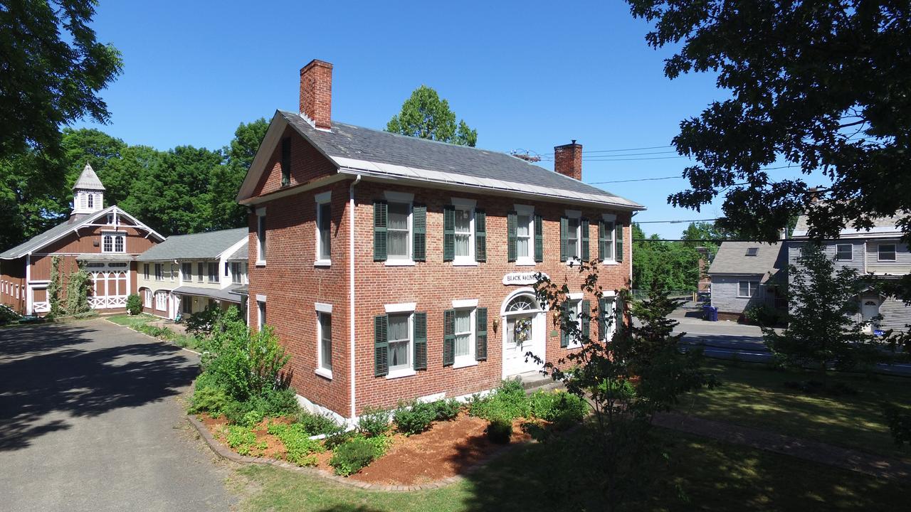 The Black Walnut Inn Amherst Extérieur photo