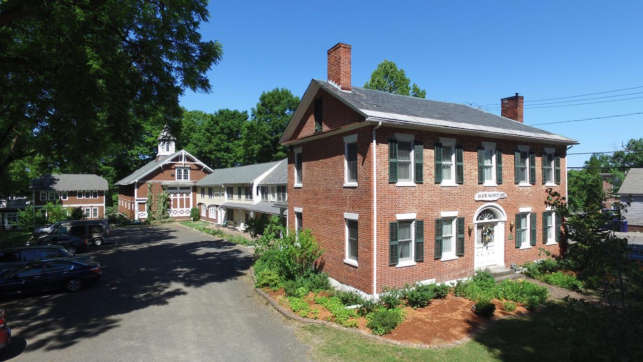 The Black Walnut Inn Amherst Extérieur photo